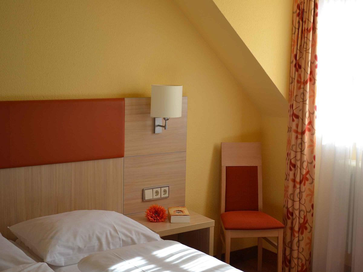 Hotel-Gasthof Rotes Ross Markt Einersheim Bagian luar foto