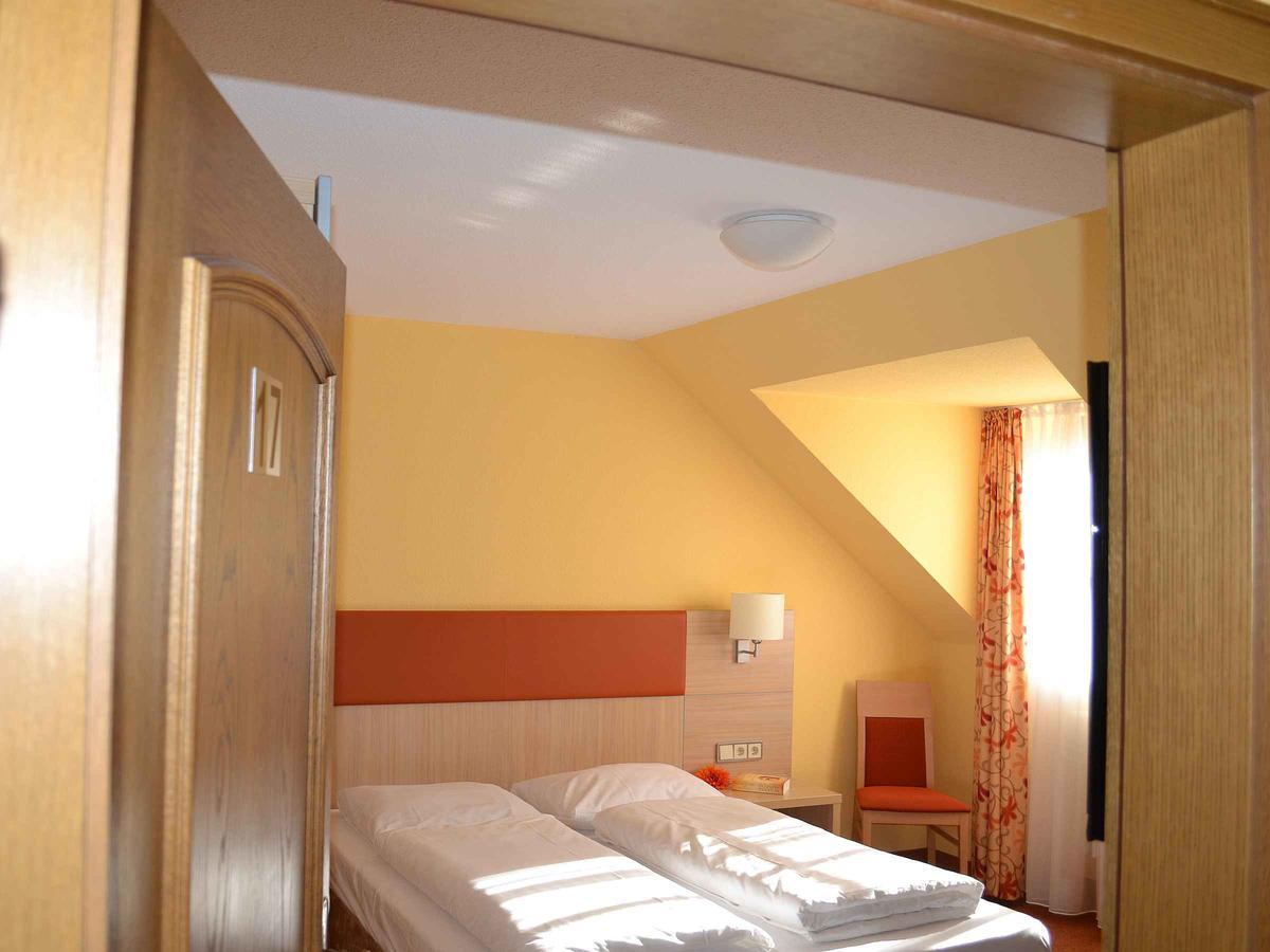 Hotel-Gasthof Rotes Ross Markt Einersheim Bagian luar foto