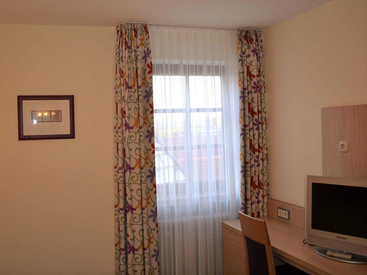 Hotel-Gasthof Rotes Ross Markt Einersheim Bagian luar foto