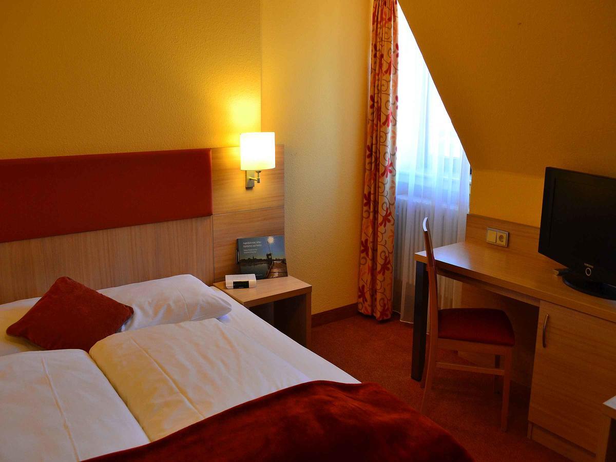Hotel-Gasthof Rotes Ross Markt Einersheim Bagian luar foto