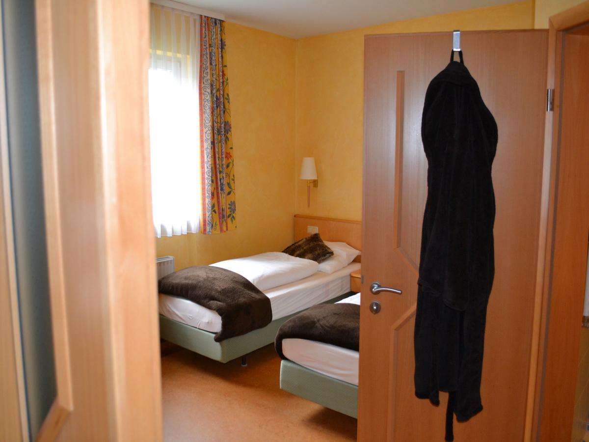 Hotel-Gasthof Rotes Ross Markt Einersheim Bagian luar foto