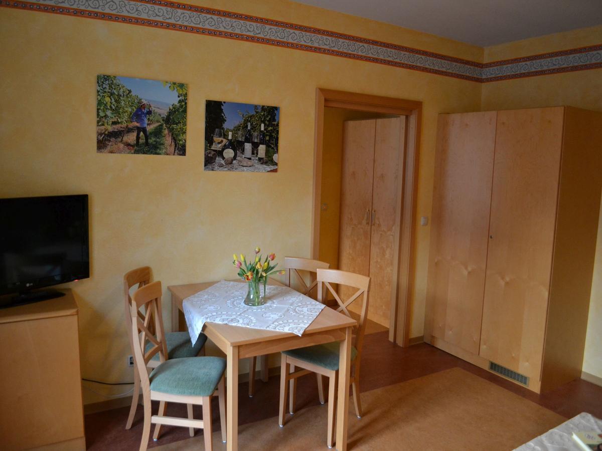 Hotel-Gasthof Rotes Ross Markt Einersheim Bagian luar foto