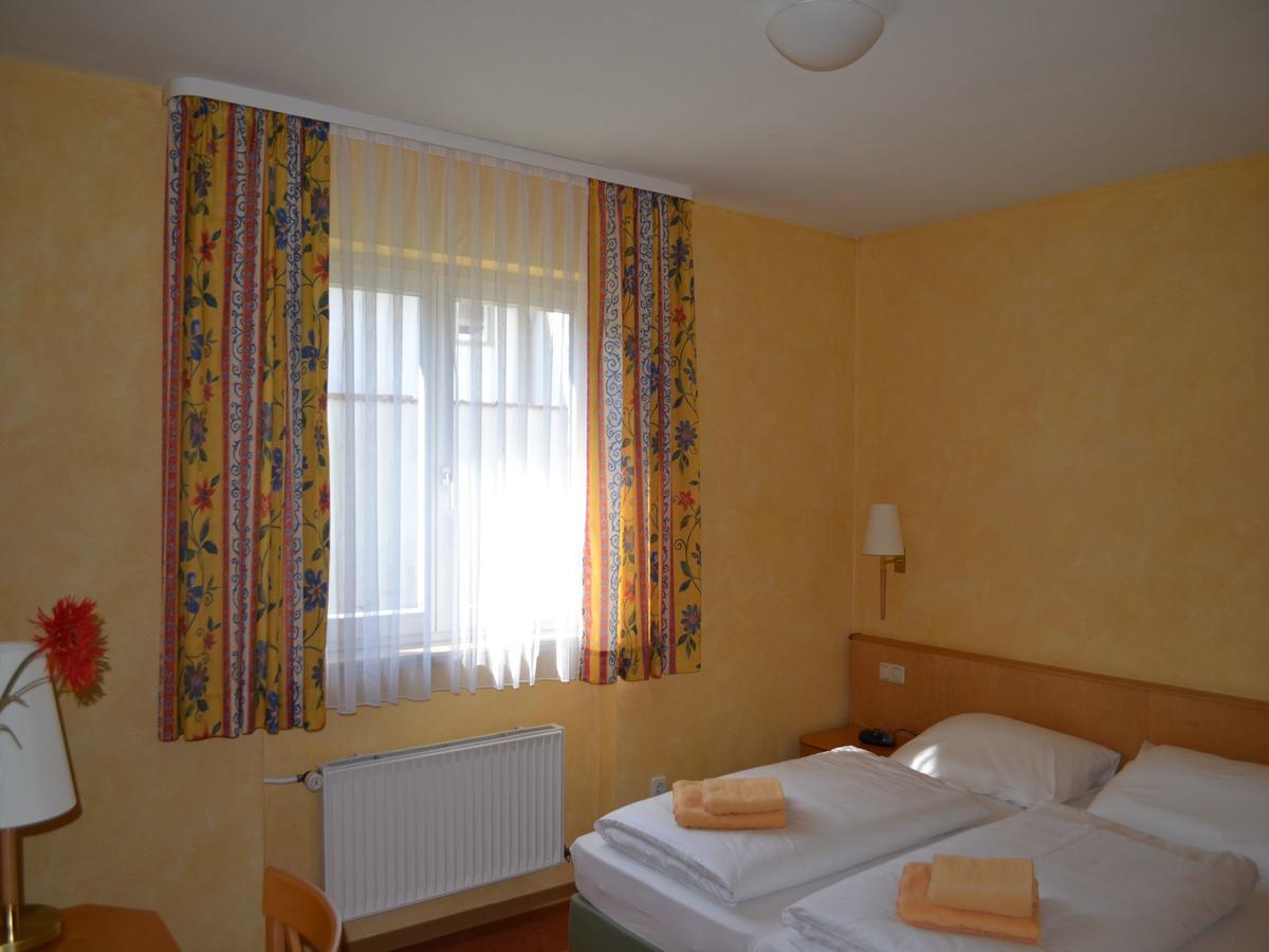 Hotel-Gasthof Rotes Ross Markt Einersheim Bagian luar foto