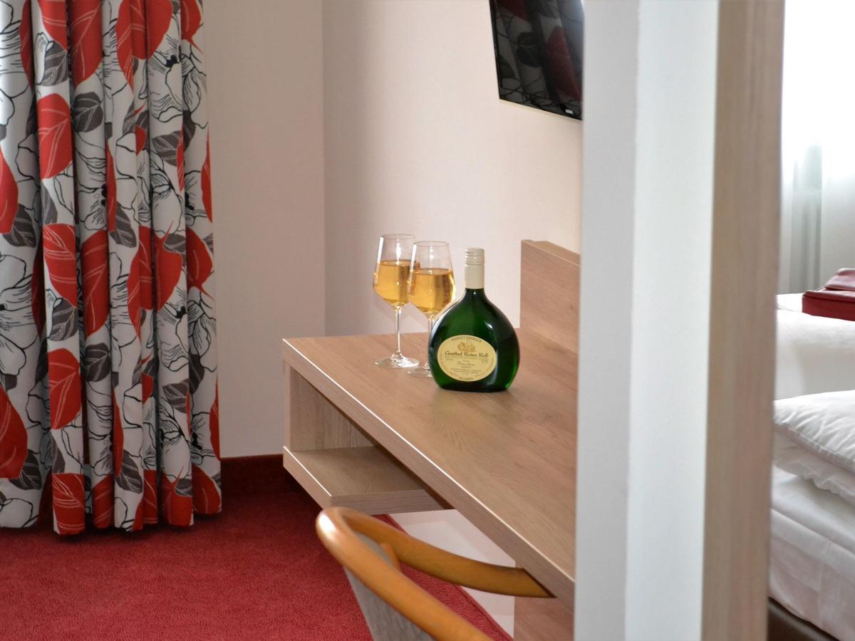 Hotel-Gasthof Rotes Ross Markt Einersheim Bagian luar foto