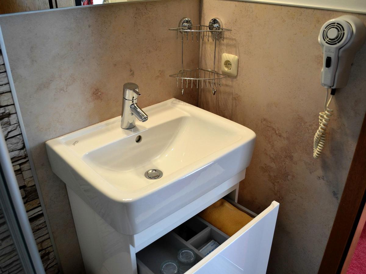 Hotel-Gasthof Rotes Ross Markt Einersheim Bagian luar foto