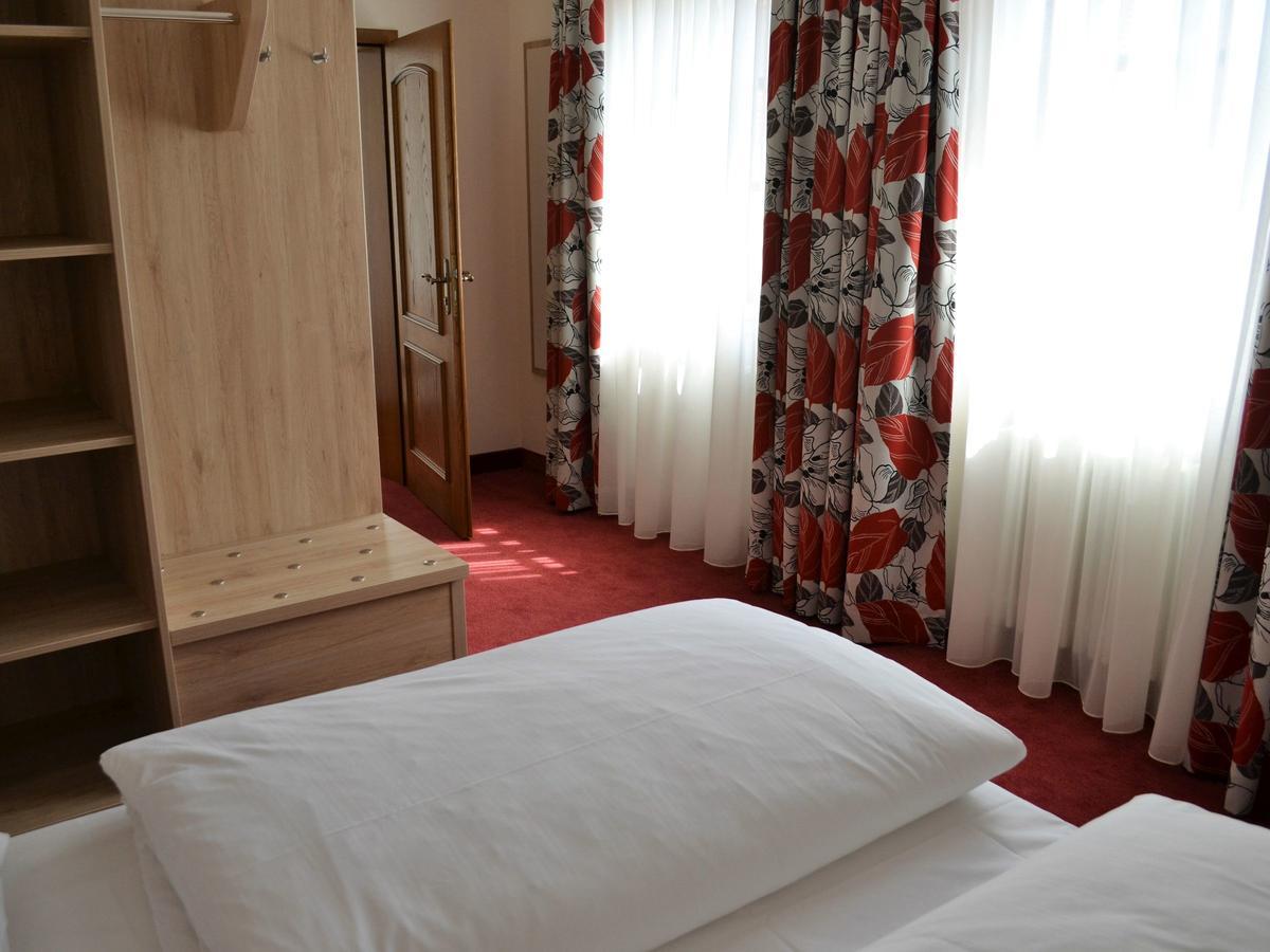 Hotel-Gasthof Rotes Ross Markt Einersheim Bagian luar foto
